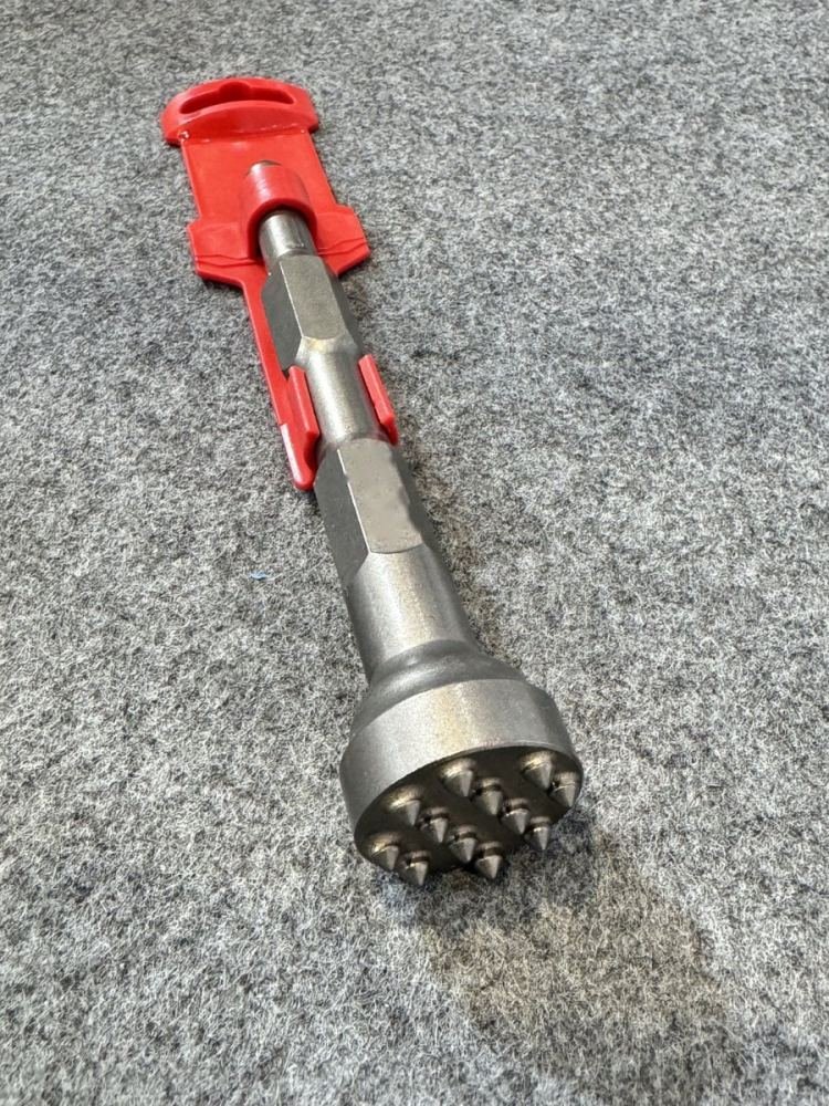 Hex shank round bush hammer