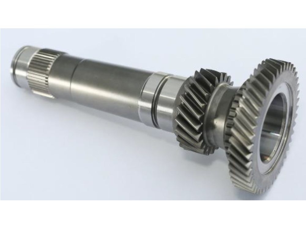 Splined transmission shaft with helical gears